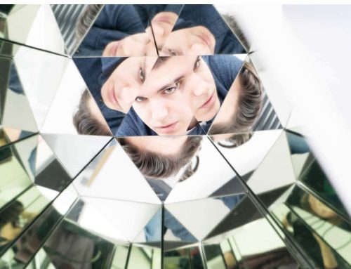 Quebrando o Espelho: Prevenção do Narcisismo e o Cultivo de uma Sociedade Mais Empática